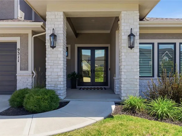9311 W 168th Ter, Overland Park, KS 66085