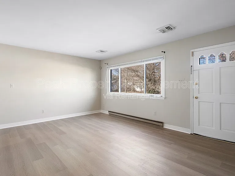 11 N Fern Ave — Photo 5