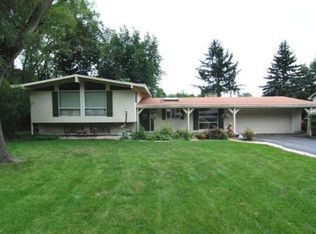 27W143 Barnes Ave, Winfield, IL 60190