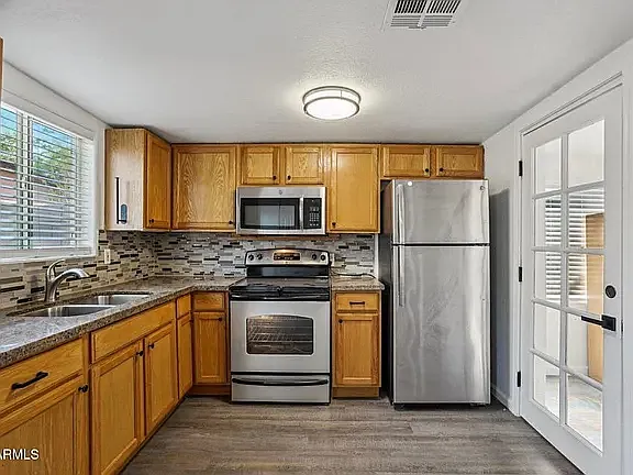 2118 E Oak St #B — Photo 2