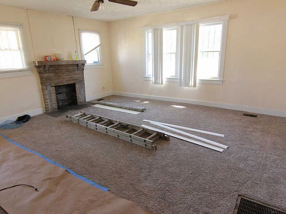 3rd image of 427 Haywood Ave
