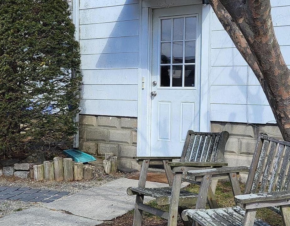 Entrance to Unit.