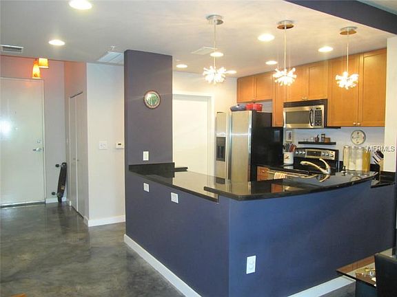 2nd image of 525 E Jackson St Unit 303