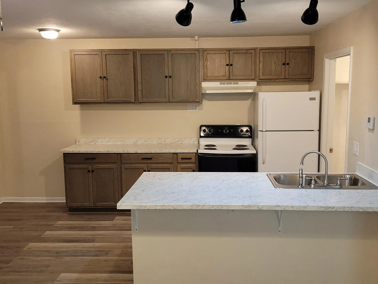 2 bed, 1.5 bath, 1088 sqft, $975 — Photo 4