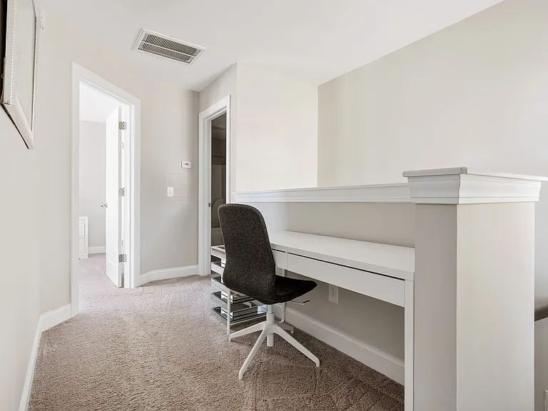 4101 Hartland St — Photo 23