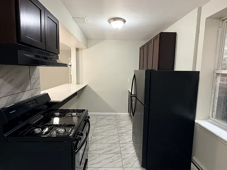 111-112 Lincoln Ave #6 — Photo 5