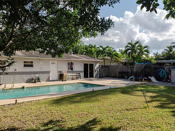 4th image of 7204 SW 4th Street