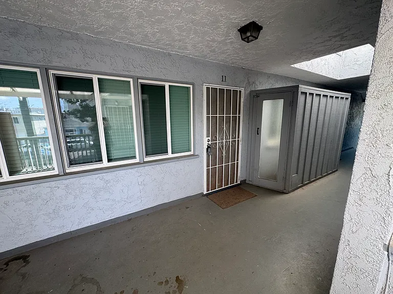 70 Glendora Ave #11 — Photo 1