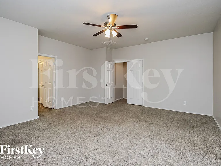 8811 S 57th Ln — Photo 8