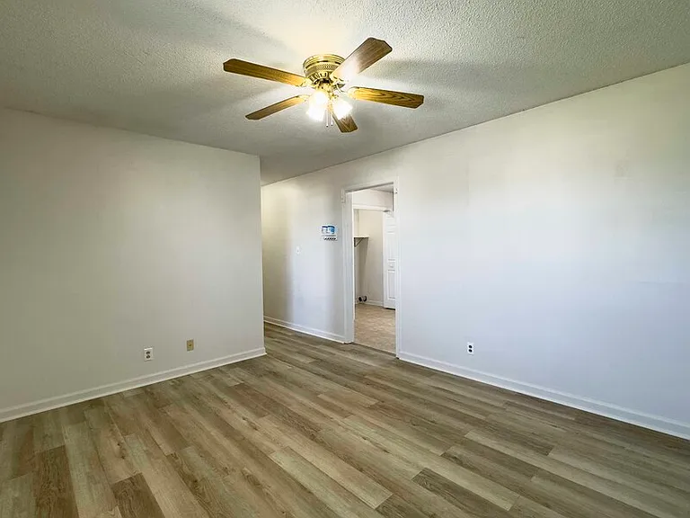 1028 Bush Ave — Photo 3