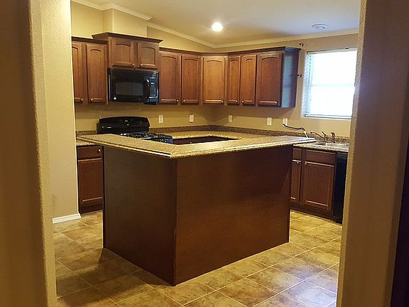 5th image of 27 Hoyt Ln