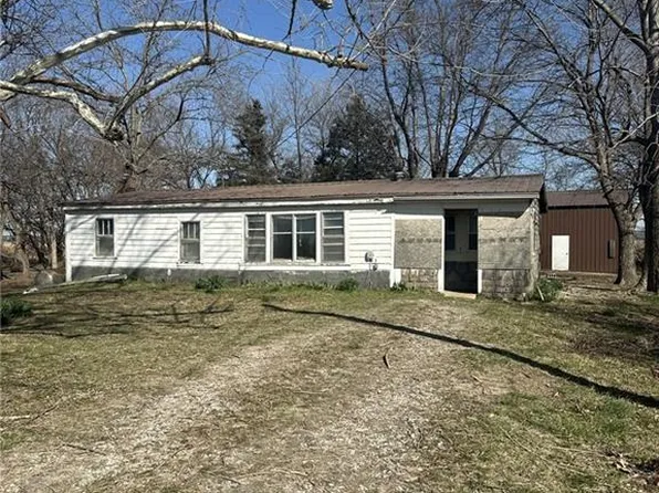 8675 County Road 392, Saint Joseph, MO 64505