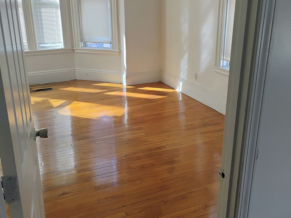 1st image of 25 Woodville St Floor 1