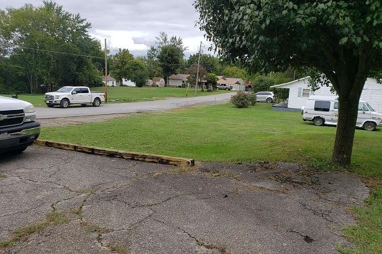 1st image of White Oak Ave