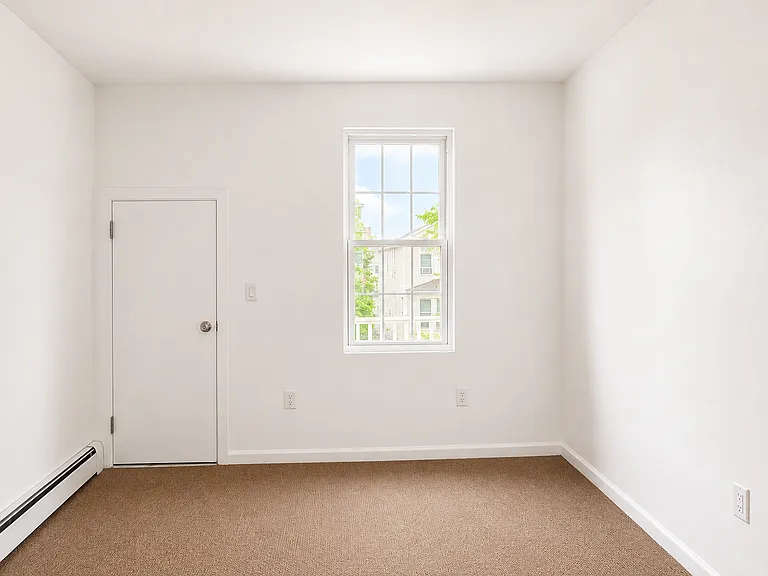2027 Powell Ave #2F — Photo 3