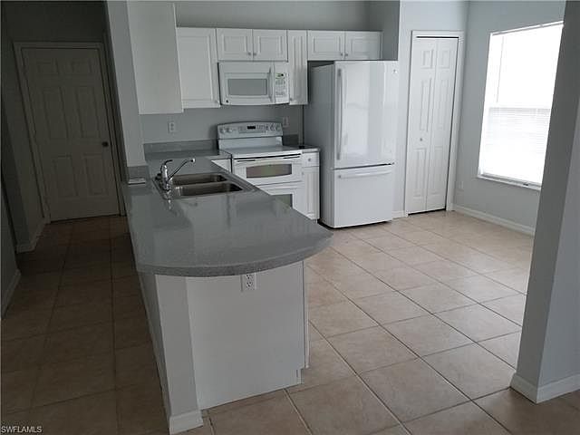 2nd image of 1031/1033 SE 11th St