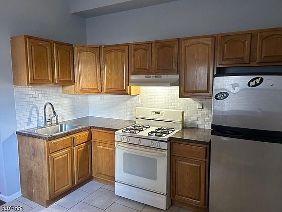 2nd image of 146 Ripley Pl