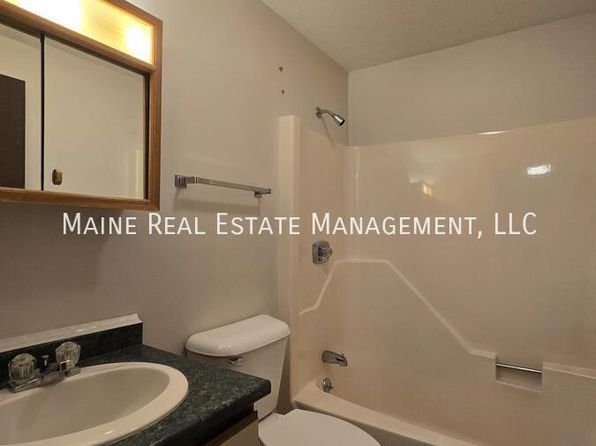 20 Tall Pines Dr APT 18, Lewiston, ME 04240
