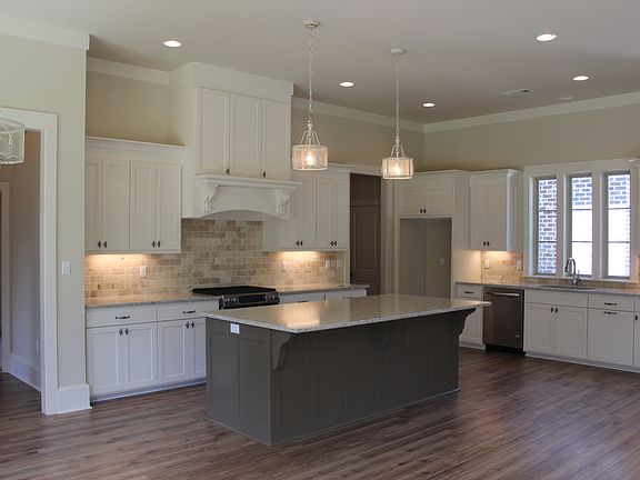 5th image of 112 Aspen Creek Ct.
