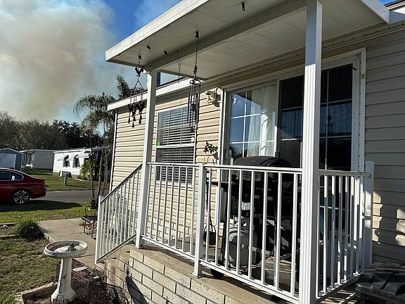 5th image of 843 Honeysuckle Dr
