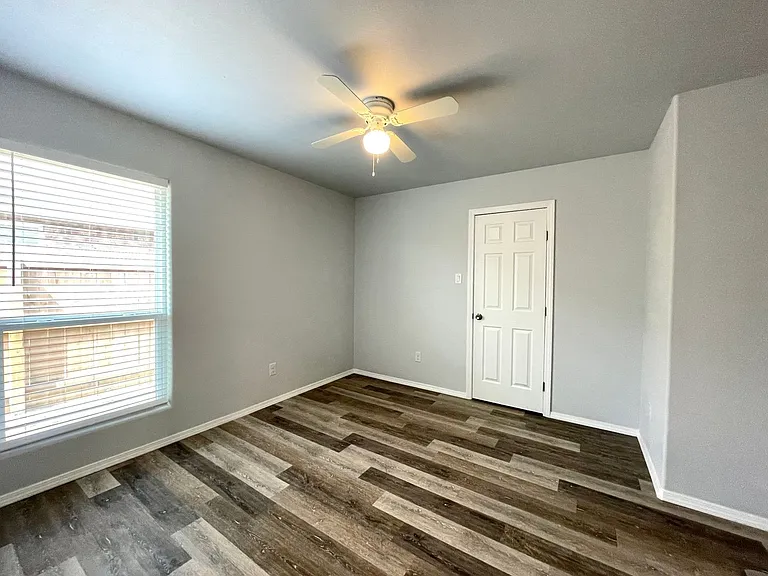 8417 10th Pl — Photo 10