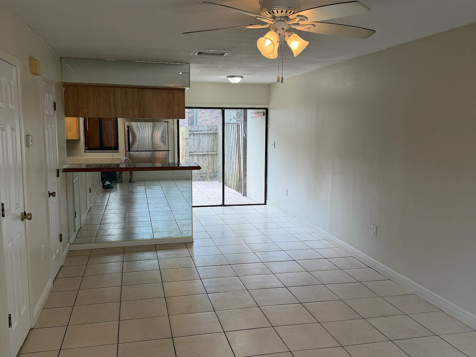 2 bed, 1.5 bath, 1093 sqft, $1,400 — Photo 3