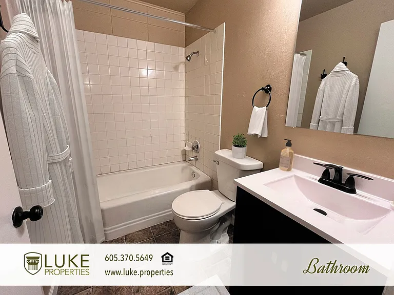 516 S Menlo Ave #1 — Photo 13