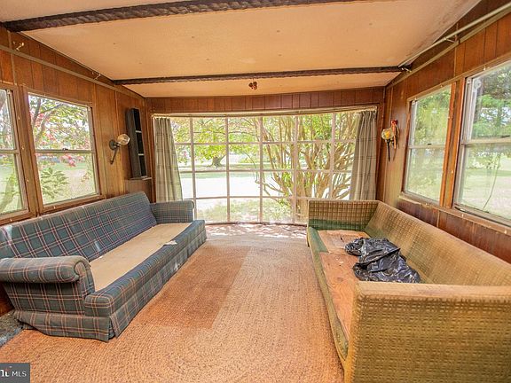4th image of 26635 Linwood Dr