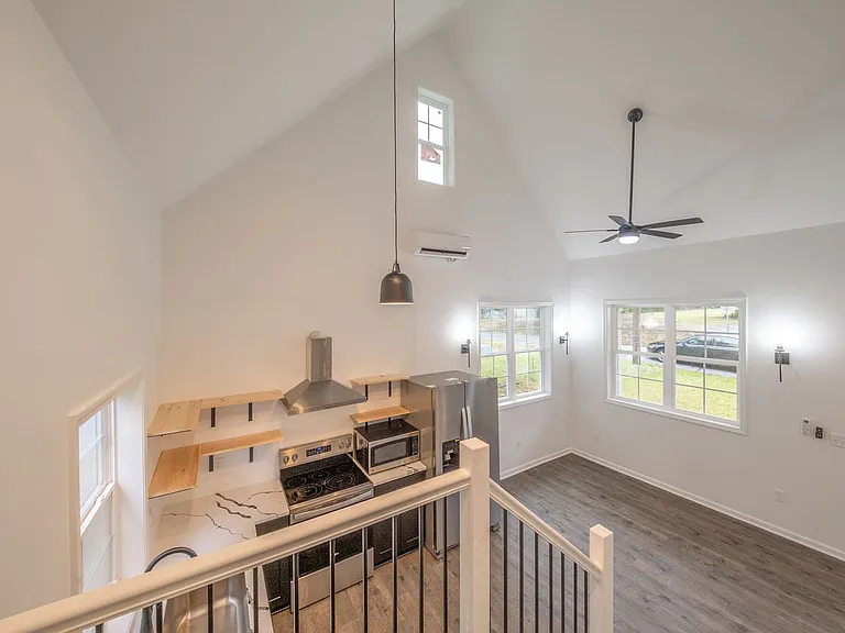 824 Chandler Ave — Photo 12