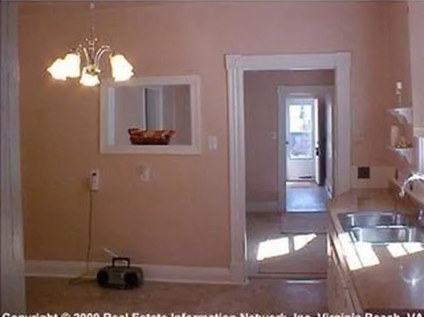 1045 35th St, Newport News, VA 23607