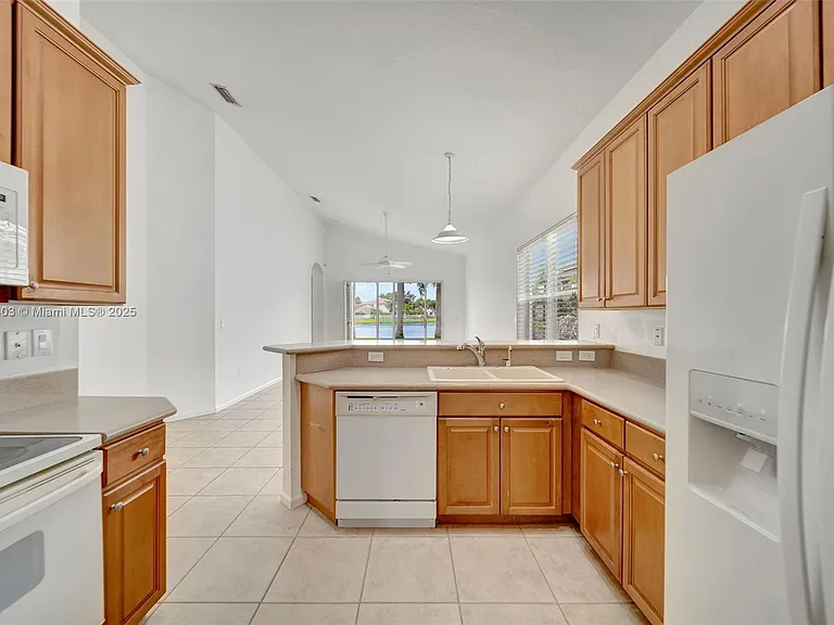 7314 NW 19th Ct — Photo 5