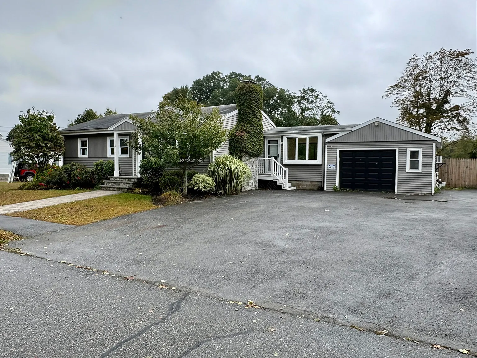 3 bed, 2.0 bath, 1854 sqft, $4,300 — Photo 3
