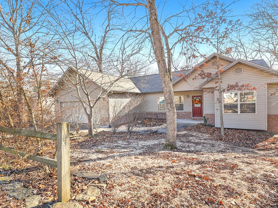 1st image of 19 Lambourn Dr
