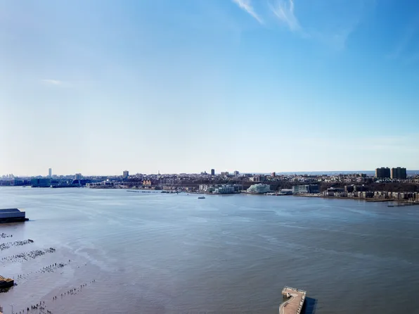 240 Riverside Boulevard image 2 of 16