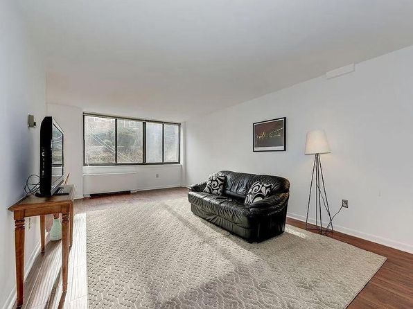 4390 Lorcom Ln APT 204