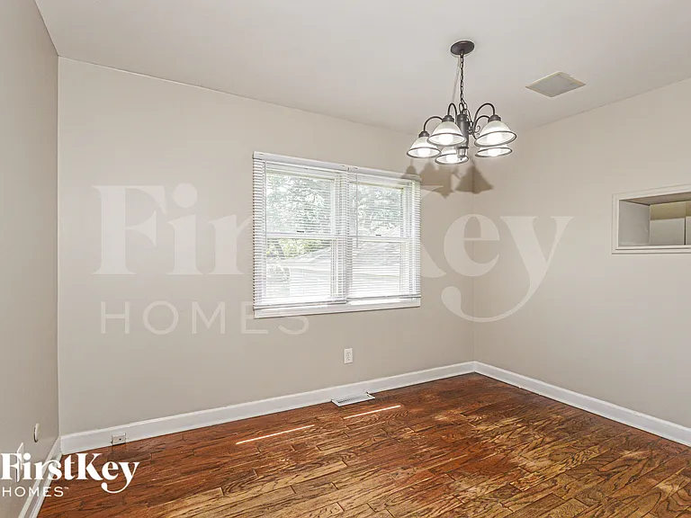 611 Oakwood Dr — Photo 7