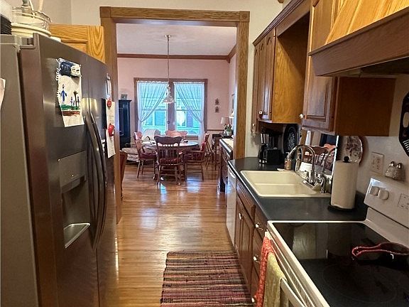5th image of 300/304 6th St E