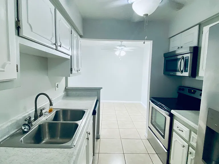 125 Shore Ct #107A — Photo 6