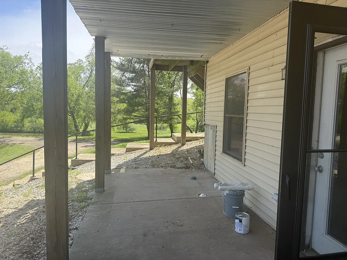 Building Photo - 1931 Woods Rd #1J