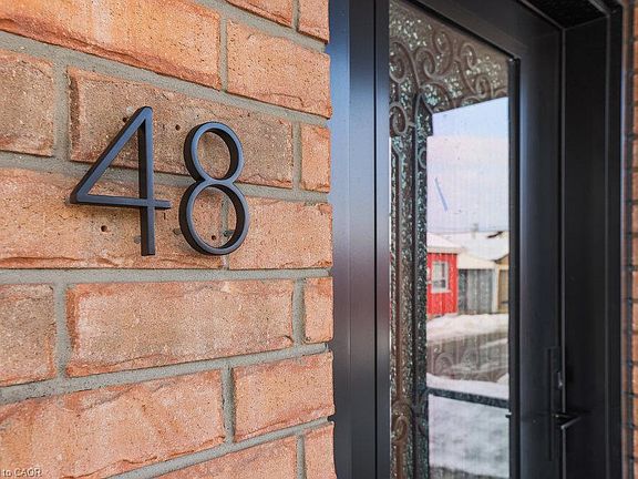 4th image of 48 Evans St