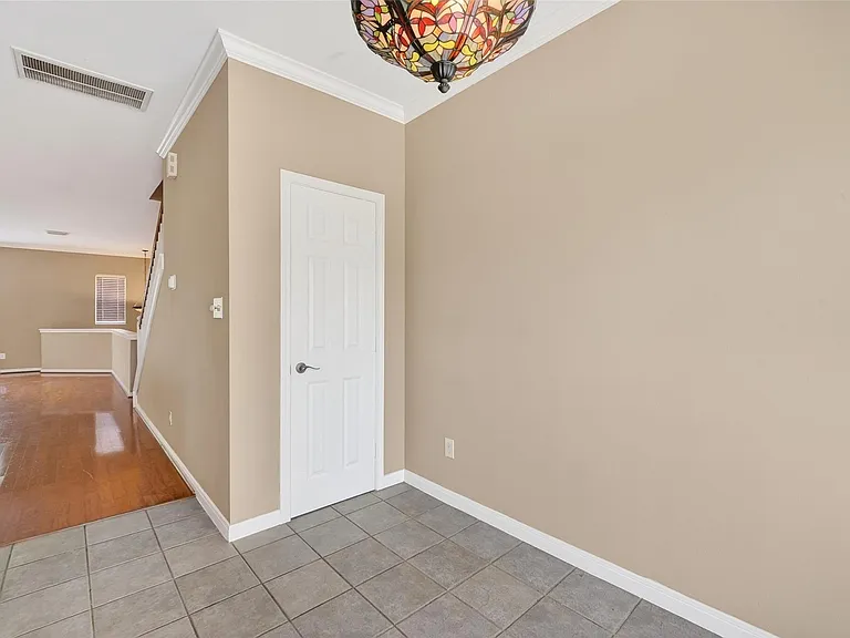 2804 Chenevert St — Photo 12