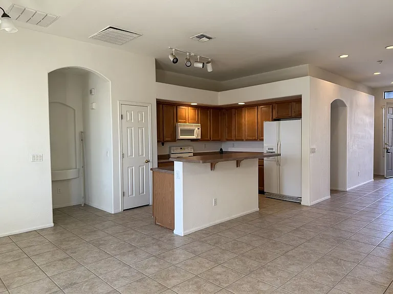 43849 W Kramer Ln — Photo 4