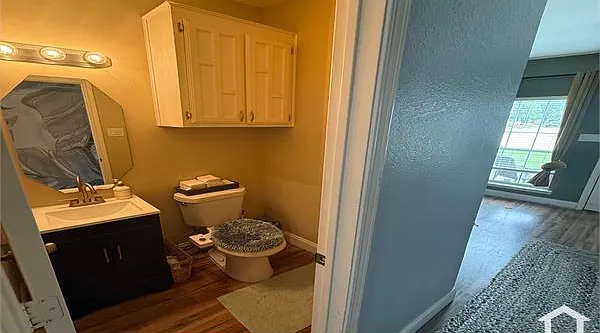 2432 Waterloo Ln — Photo 16