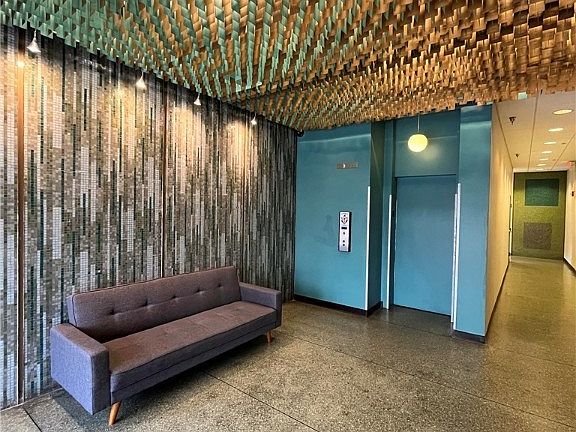 3rd image of 112 E Clay St APT 4D