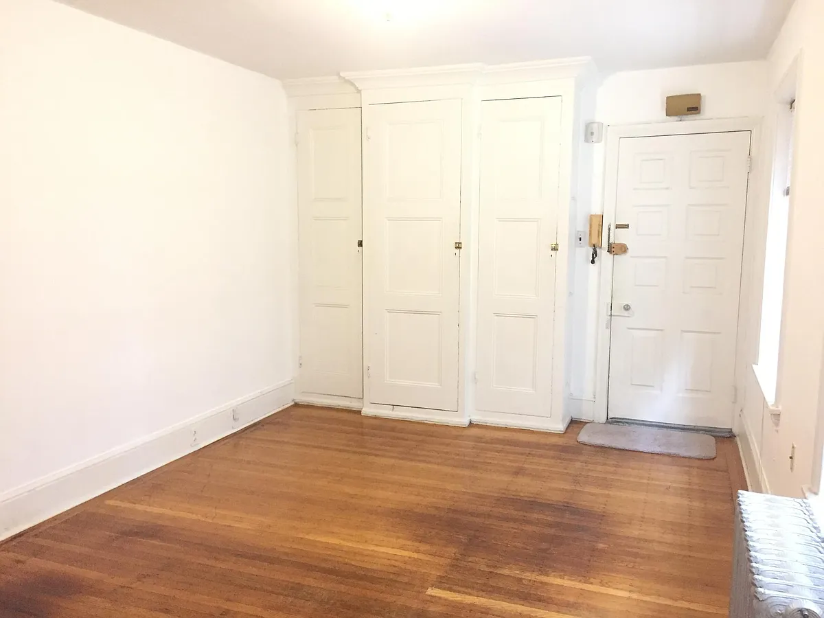 Building Photo - 2036 Locust St #3E