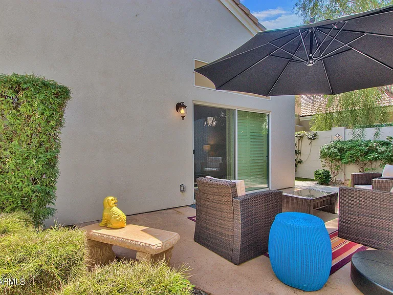 1138 E Amberwood Dr — Photo 30