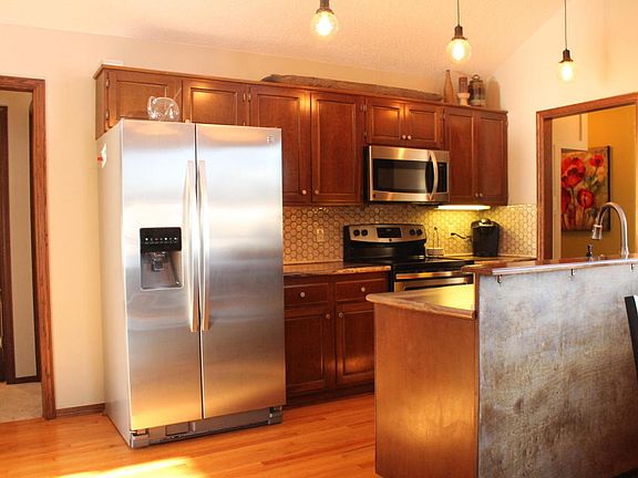 3rd image of 321 Emerald Dr