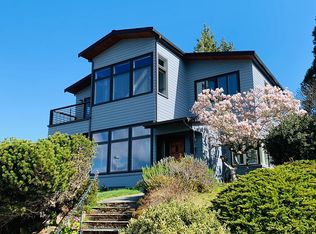 3026 W Viewmont Way W, Seattle, WA 98199