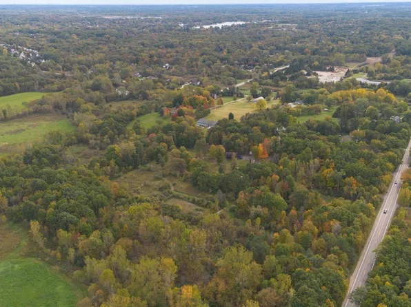 2725 S Duck Lake Rd, Highland, MI 48356