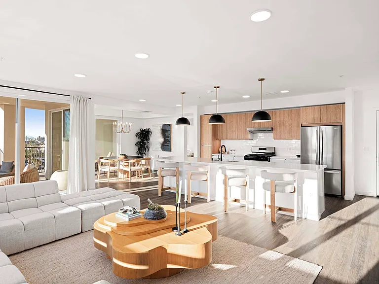 Eddy Redondo Residences — Photo 38